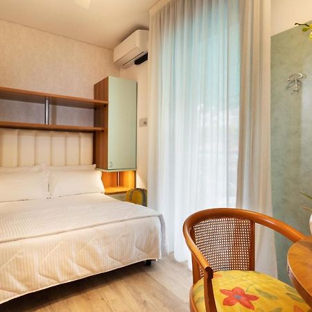 Hotel Castellucci Bellaria-Igea Marina Buitenkant foto