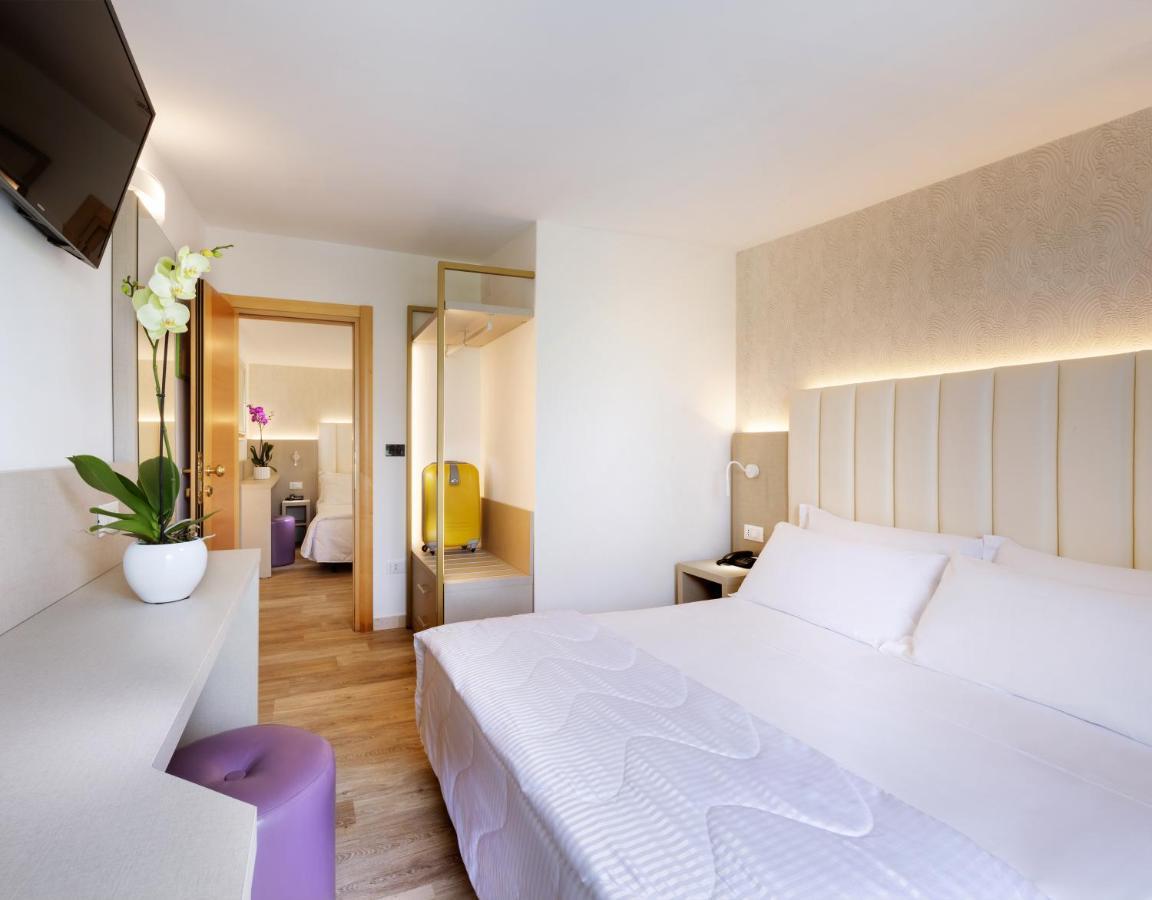 Hotel Castellucci Bellaria-Igea Marina Buitenkant foto