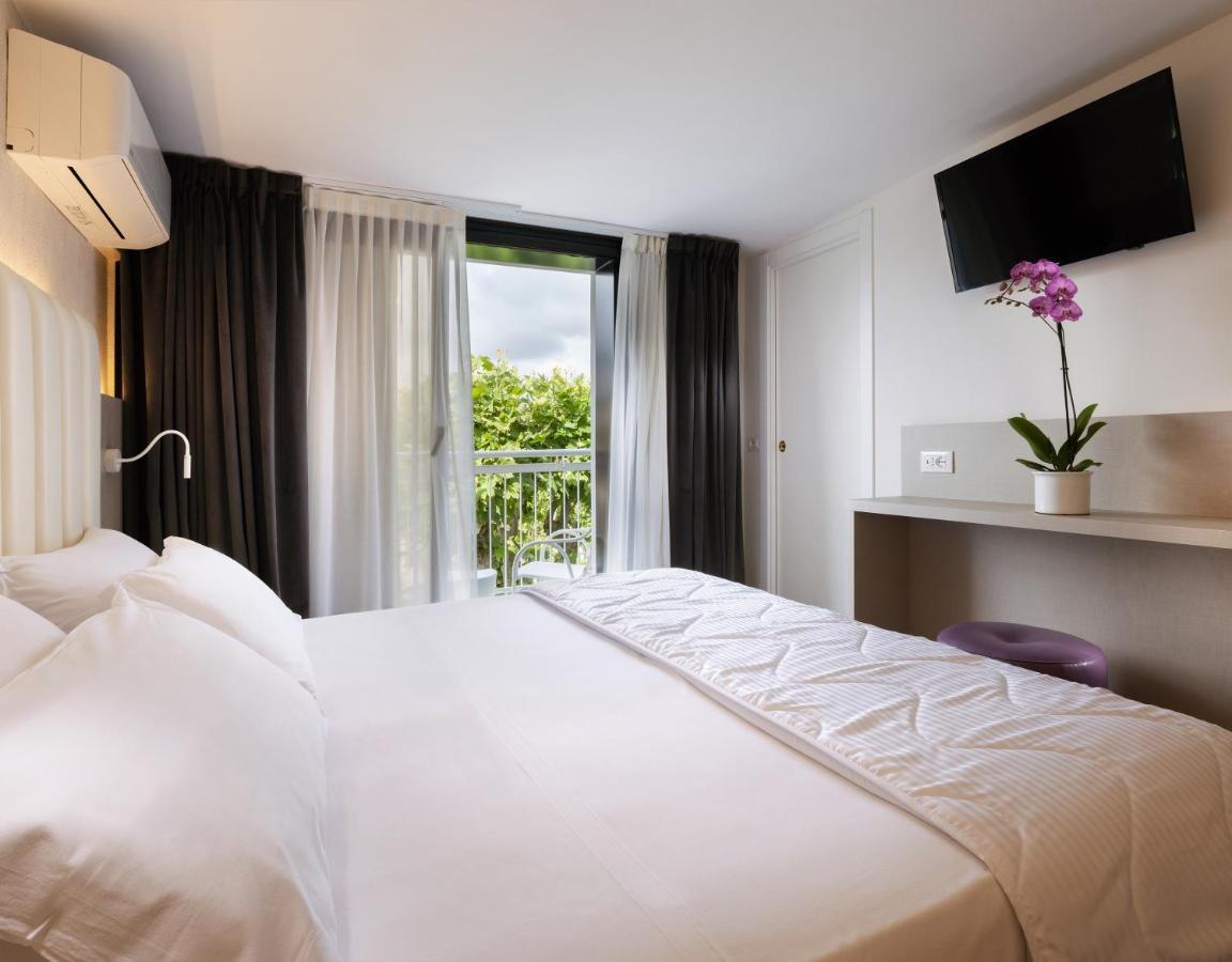 Hotel Castellucci Bellaria-Igea Marina Buitenkant foto