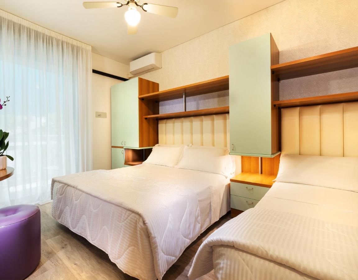 Hotel Castellucci Bellaria-Igea Marina Buitenkant foto