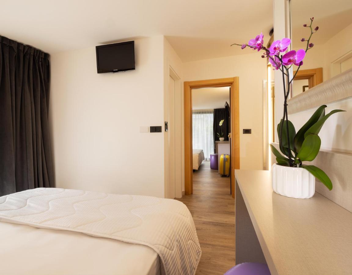 Hotel Castellucci Bellaria-Igea Marina Buitenkant foto