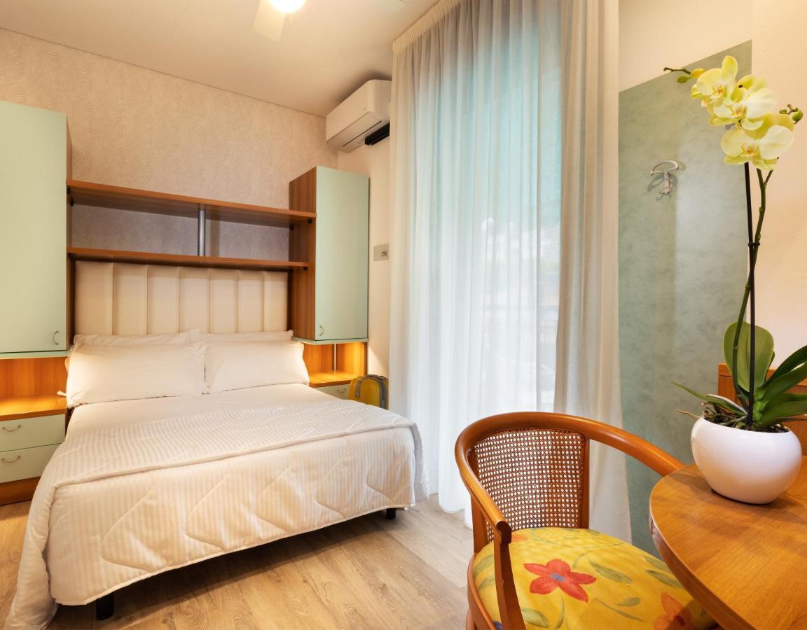 Hotel Castellucci Bellaria-Igea Marina Buitenkant foto
