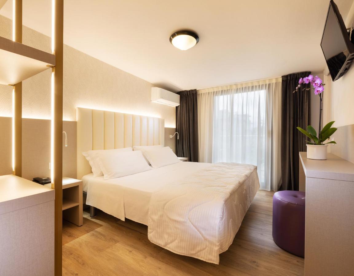 Hotel Castellucci Bellaria-Igea Marina Buitenkant foto