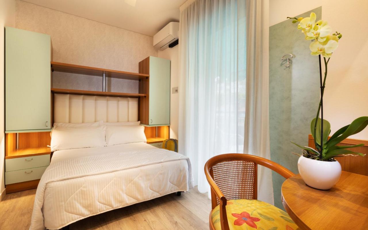 Hotel Castellucci Bellaria-Igea Marina Buitenkant foto
