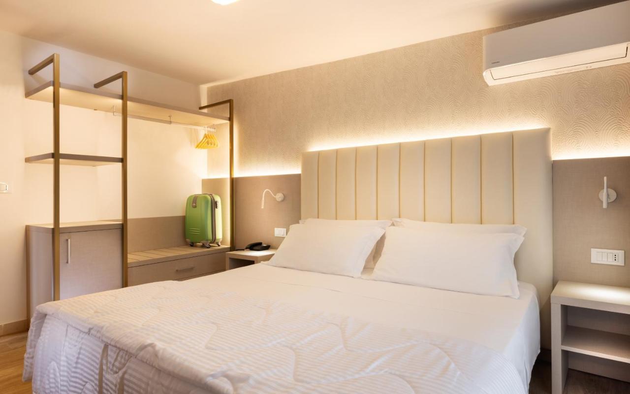 Hotel Castellucci Bellaria-Igea Marina Buitenkant foto