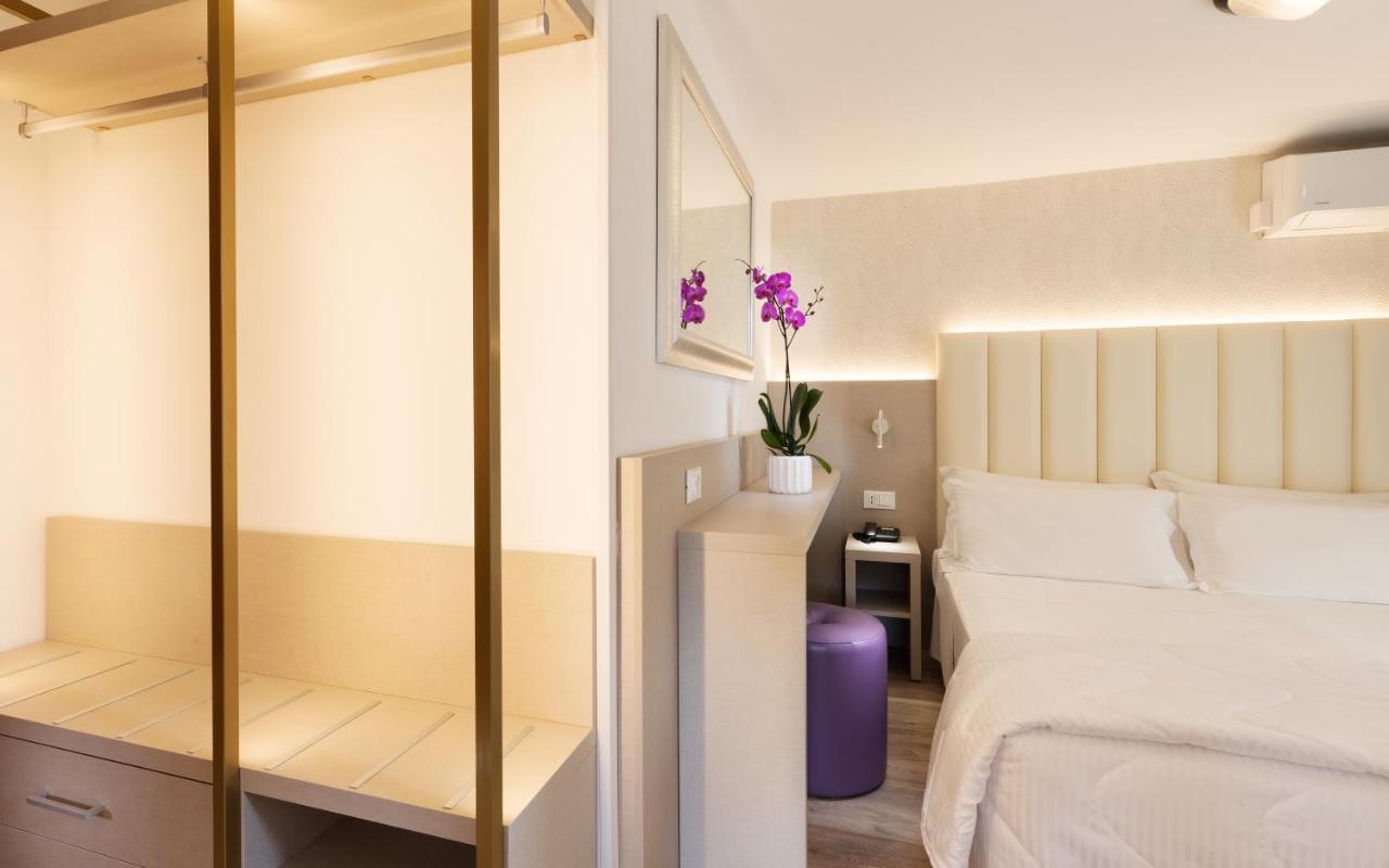 Hotel Castellucci Bellaria-Igea Marina Buitenkant foto
