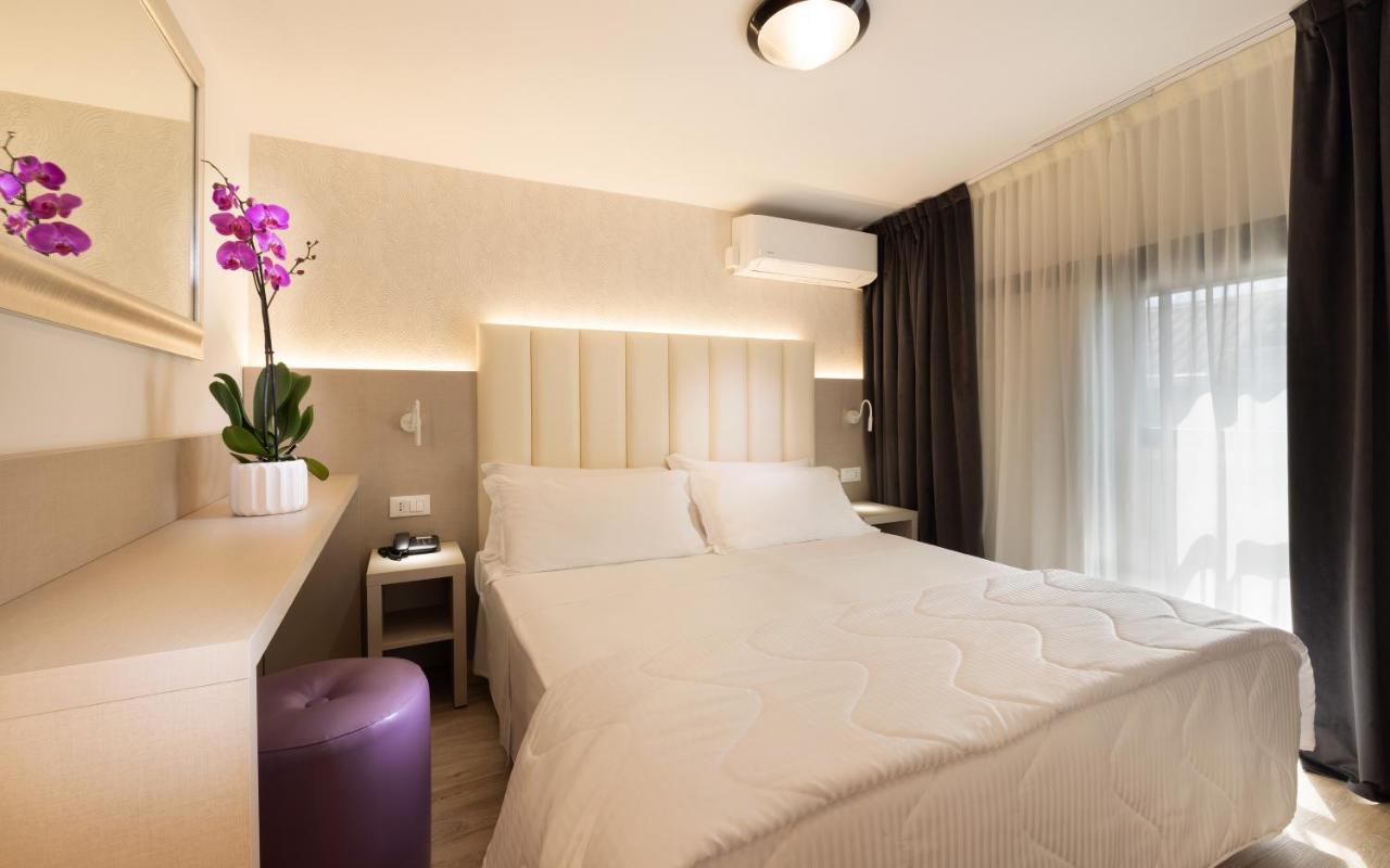 Hotel Castellucci Bellaria-Igea Marina Buitenkant foto